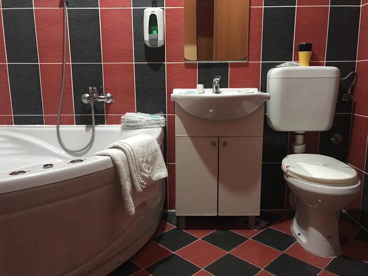 Hotel Dva Goluba Pale Dış mekan fotoğraf